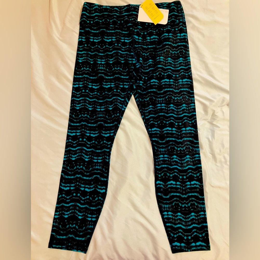 Fabletics Black and Teal Wave Salar Powerhold 7/8 Leggings